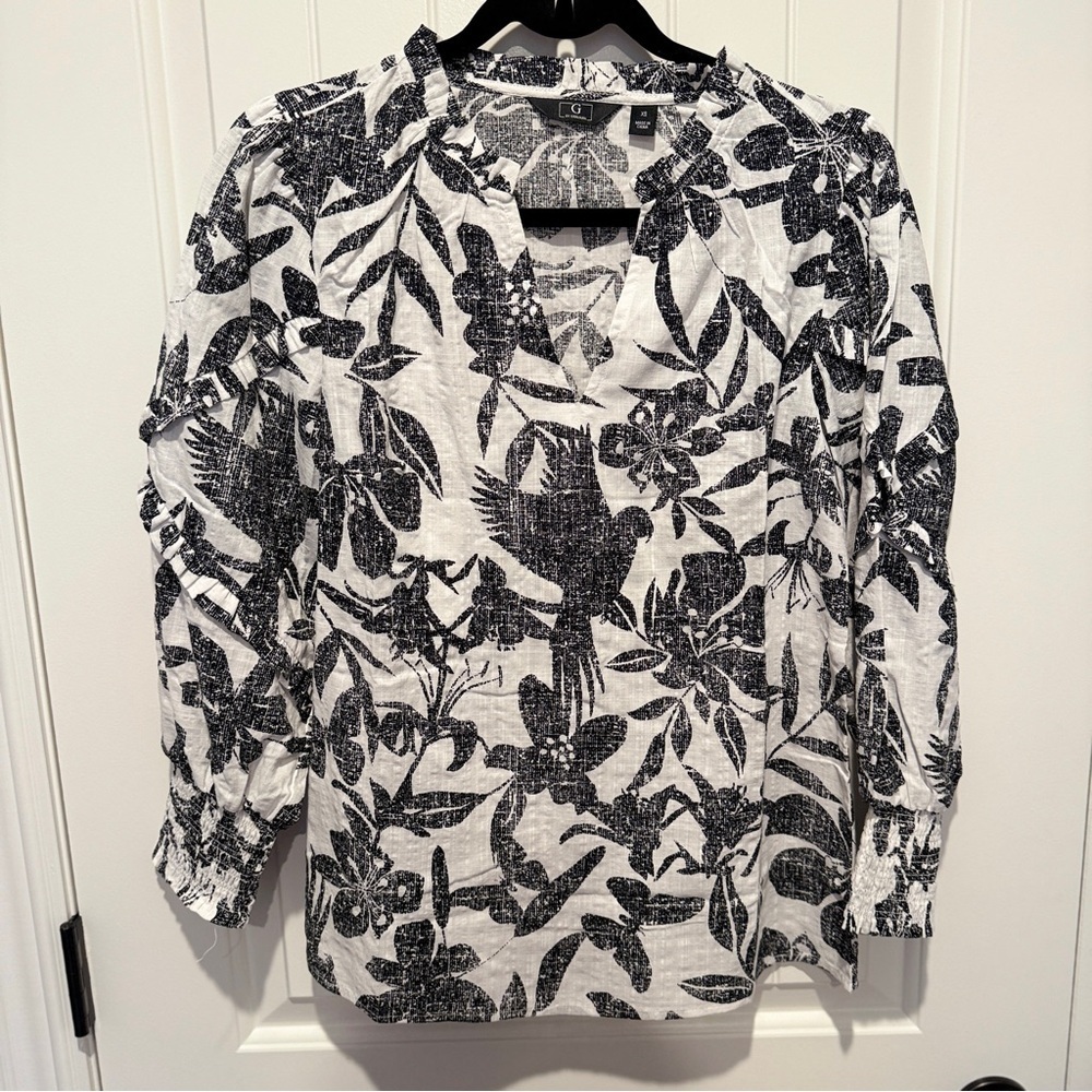 G by Giuliana Monochrome Floral Top with Ruffle Accents - Picture 2 of 8